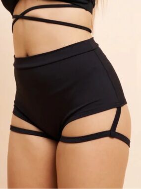 LUNALAE lure Black High-Waist Strappy pole shorts sz 6